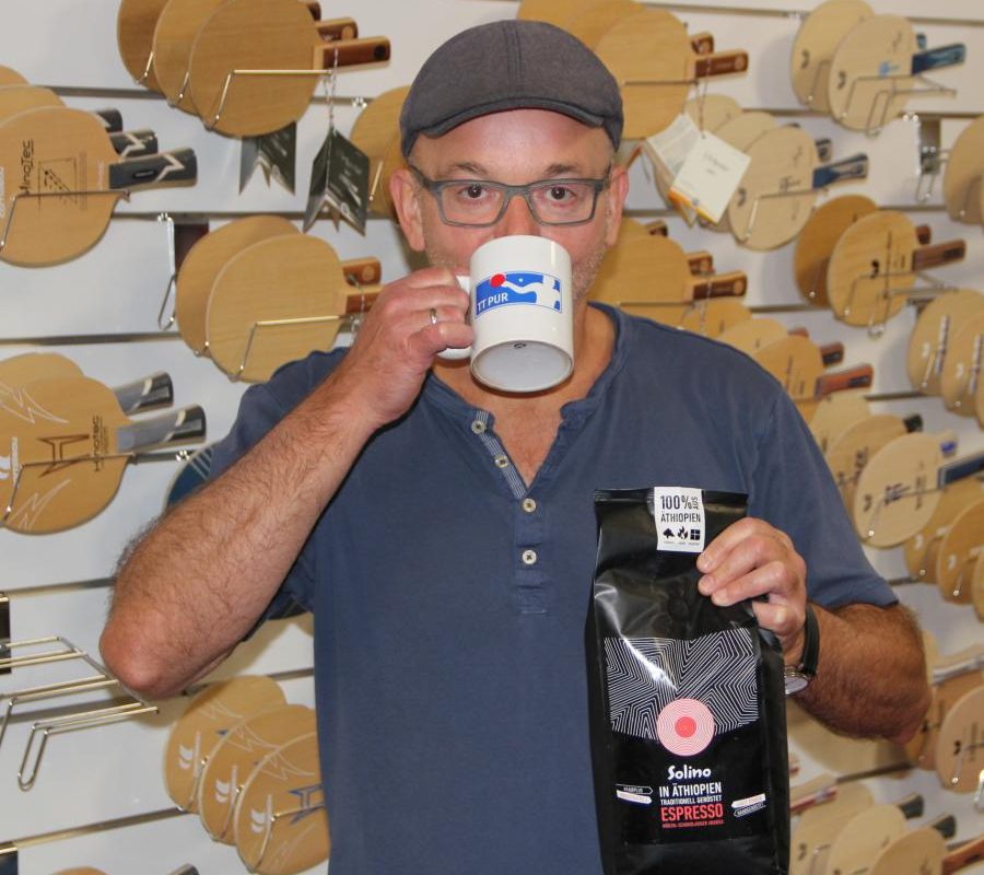 Markus Thies von Tischtennis pur trinkt Solino Kaffee
